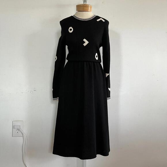 Dresses & Skirts - Elegant Vintage Black Geometric Peter Lynne 1970s Circle Symbol Dress